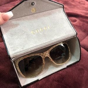 Gucci sunglasses 🌺